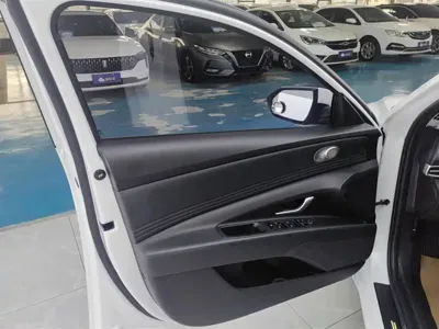 Hyundai Elantra 2023, 31500 км, за 10270.55 USD - фото 7