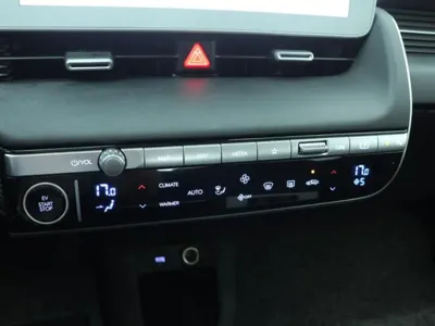 Hyundai Ioniq5 2023, 52760 км, за 6025.99 USD - фото 11