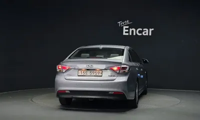 Hyundai Sonata 2015, 129258 км, за 6236.05 USD