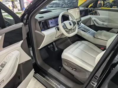 Denza 腾势N8L 2025, 11000 км, за 37935.38 USD