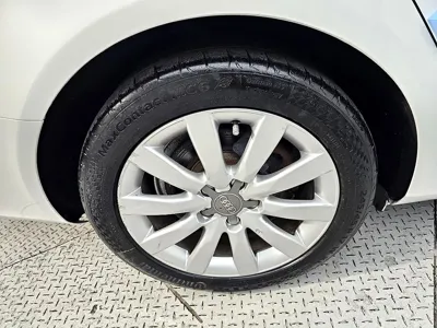 Audi A4 2012, 133700 км, за 1943.7 USD