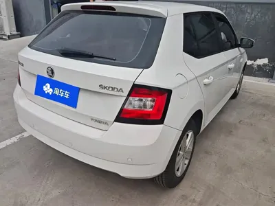 Skoda Fabia 2015, 76400 км, за 3315.87 USD