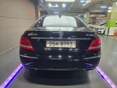 Hyundai Equus 2011, 28075 км, за 12516.55 USD
