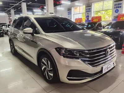 Volkswagen Viloran 2023, 77000 км, за 19099.1 USD