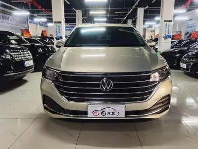 Volkswagen Viloran 2023, 77000 км, за 19099.1 USD