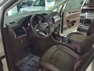 Volkswagen Viloran 2023, 77000 км, за 19099.1 USD - фото 7