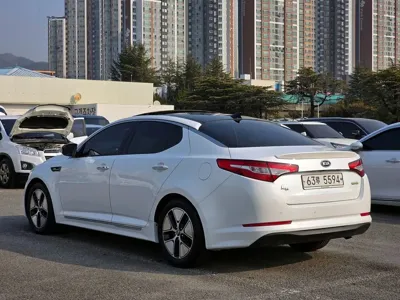 Kia K5 2012, 180555 км, за 2841.1 USD