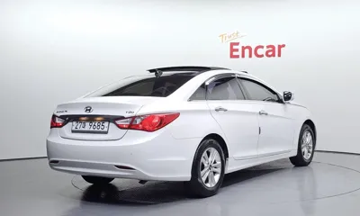 Hyundai Sonata 2012, 180272 км, за 2561.74 USD