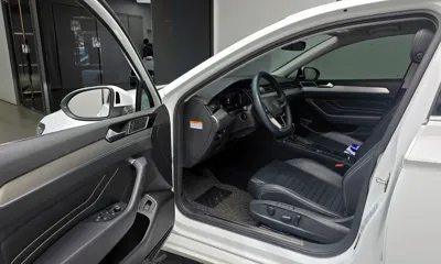 Volkswagen Passat 2022, 38584 км, за 20283.58 USD - фото 11