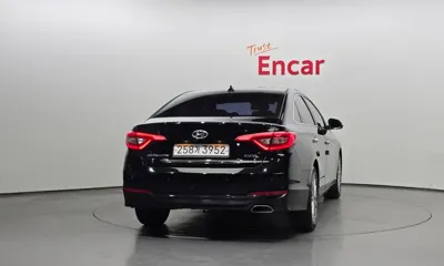 Hyundai Sonata 2017, 126212 км, за 6511.69 USD