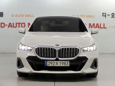 BMW 5-Series 2024, 35889 км, за 30488.19 USD