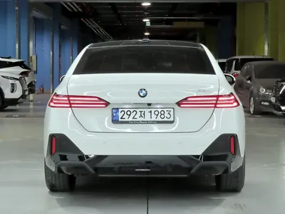 BMW 5-Series 2024, 35889 км, за 30488.19 USD