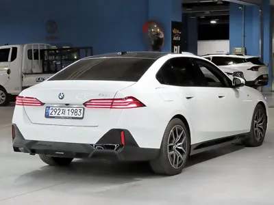 BMW 5-Series 2024, 35889 км, за 30488.19 USD