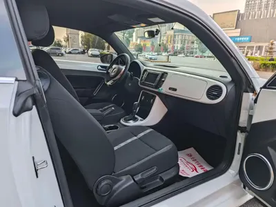 Volkswagen Beetle 2018, 80000 км, за 11153.4 USD