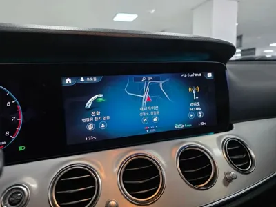 Mercedes-Benz E-Class 2021, 54353 км, за 23975.29 USD - фото 16