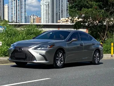 Lexus ES · 2021 год