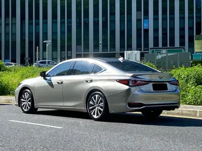 Lexus ES 2021, 70000 км, за 23182.79 USD