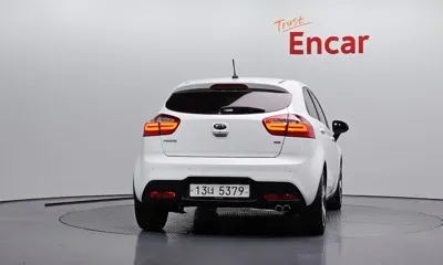 Kia Pride 2013, 98332 км, за 3610.35 USD