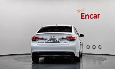 Hyundai Sonata 2016, 87586 км, за 7811.47 USD