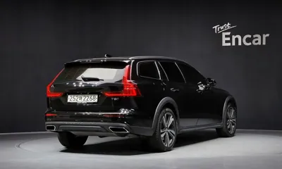Volvo V60 2020, 78696 км, за 21185.41 USD