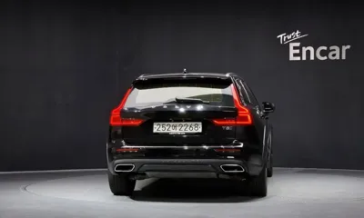 Volvo V60 2020, 78696 км, за 21185.41 USD