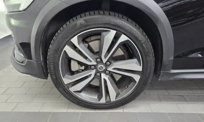 Volvo V60 2020, 78696 км, за 21185.41 USD