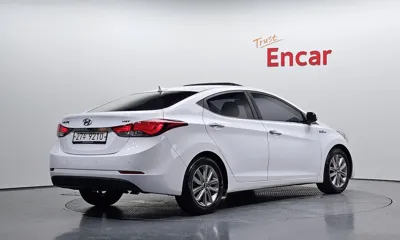 Hyundai Avante 2014, 111526 км, за 3447.83 USD