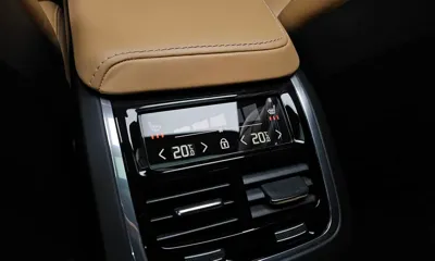 Volvo XC60 2019, 115630 км, за 15426.02 USD - фото 19