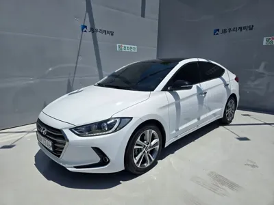 Hyundai Avante 2016, 165132 км, за 5334.38 USD