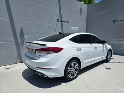 Hyundai Avante 2016, 165132 км, за 5334.38 USD