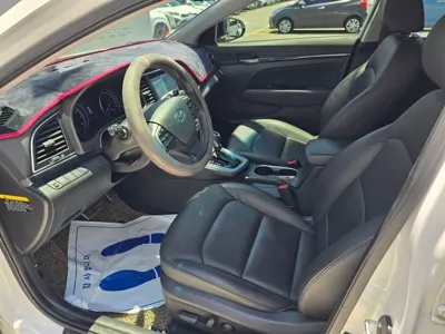 Hyundai Avante 2016, 165132 км, за 5334.38 USD