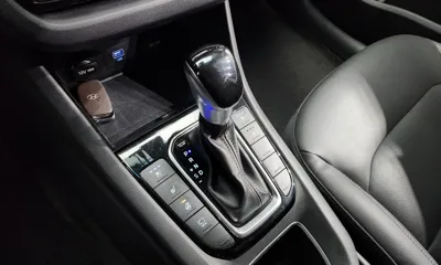 Hyundai Ioniq 2020, 189527 км, за 7488.17 USD - фото 9