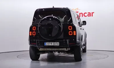 Land Rover Defender 2024, 29632 км, за 54483.39 USD