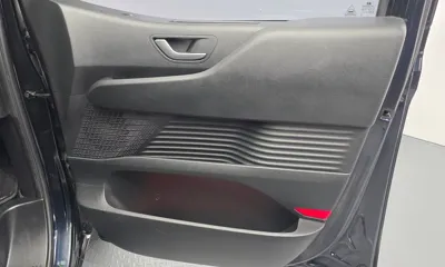 Hyundai Staria 2023, 86601 км, за 15725.12 USD - фото 25