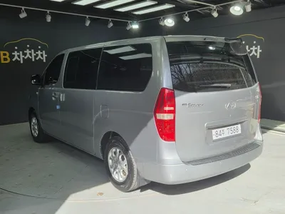 Hyundai Starex 2012, 329000 км, за 2290.93 USD