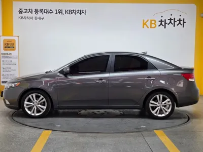 Kia Porte 2013, 123661 км, за 2395.96 USD