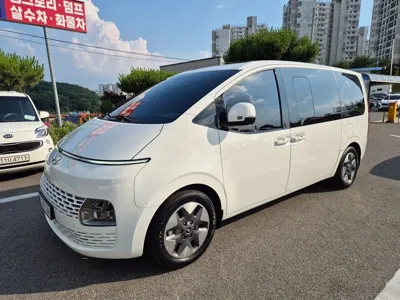 Hyundai Staria 2023, 40800 км, за 20349.22 USD