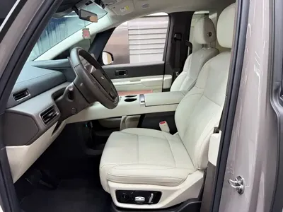 Li Auto Li MEGA 2024, 31000 км, за 56917.53 USD