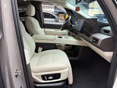 Li Auto Li MEGA 2024, 31000 км, за 56917.53 USD - фото 8