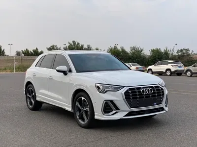Audi Q3 2023, 31000 км, за 26838.04 USD