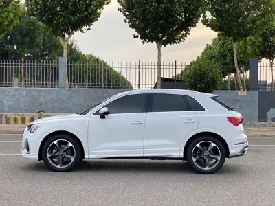 Audi Q3 2023, 31000 км, за 26838.04 USD - фото 10