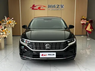Volkswagen Passat 2023, 40000 км, за 15523.54 USD