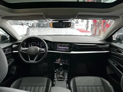 Volkswagen Passat 2023, 40000 км, за 15544.64 USD - фото 8