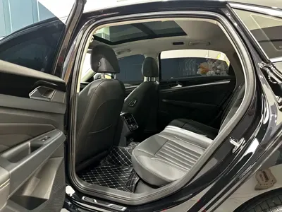 Volkswagen Passat 2023, 40000 км, за 15544.64 USD - фото 10
