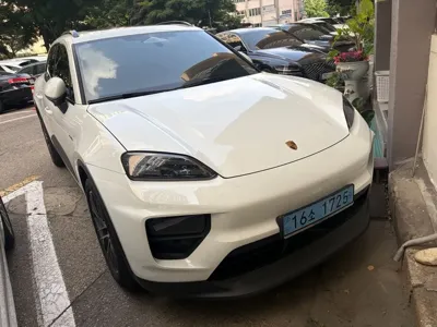 Porsche Macan 2025, 8600 км, за 68403.94 USD