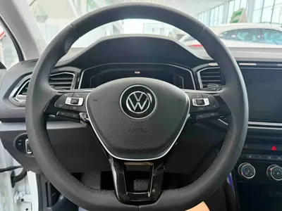 Volkswagen T-Roc 2022, 27000 км, за 17854.66 USD - фото 12
