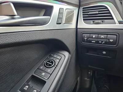 Genesis G80 2019, 98586 км, за 16935.8 USD - фото 12