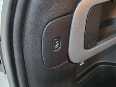 Jeep Cherokee 2016, 43651 км, за 6236.05 USD - фото 18