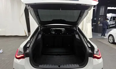BMW i4 2023, 46912 км, за 30983.33 USD - фото 20