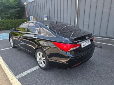 Hyundai Sonata 2011, 127000 км, за 2470.26 USD